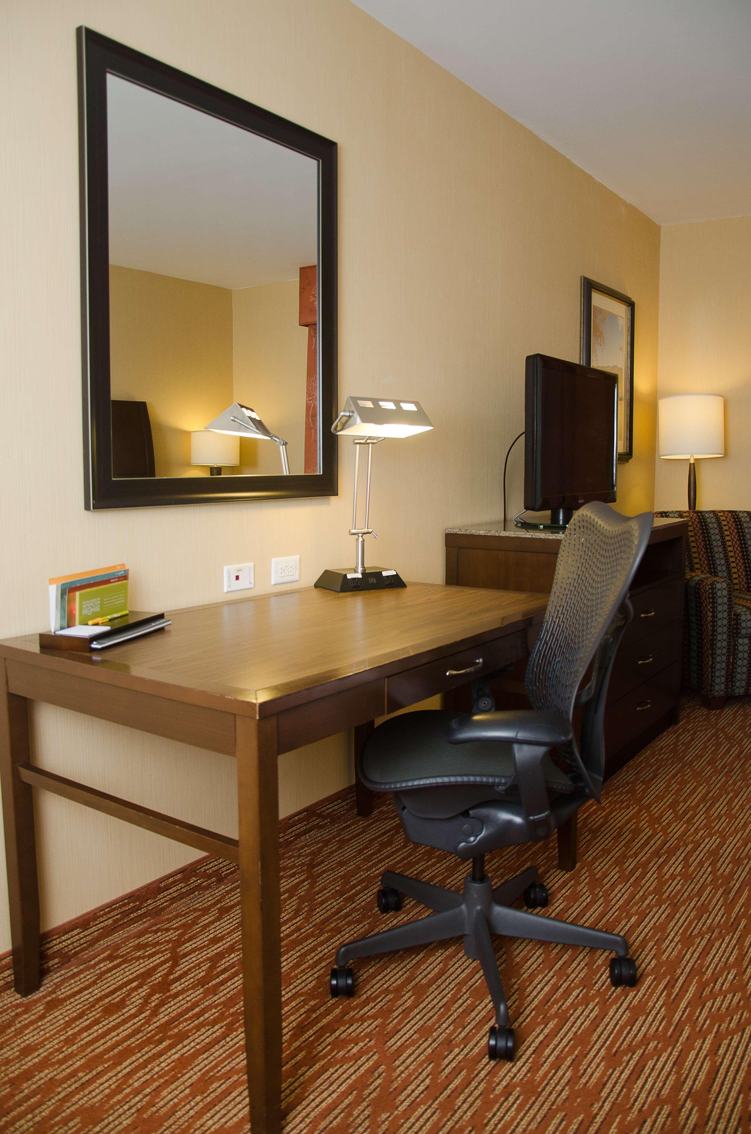 Hilton Garden Inn Γουοτερτάουν Εξωτερικό φωτογραφία