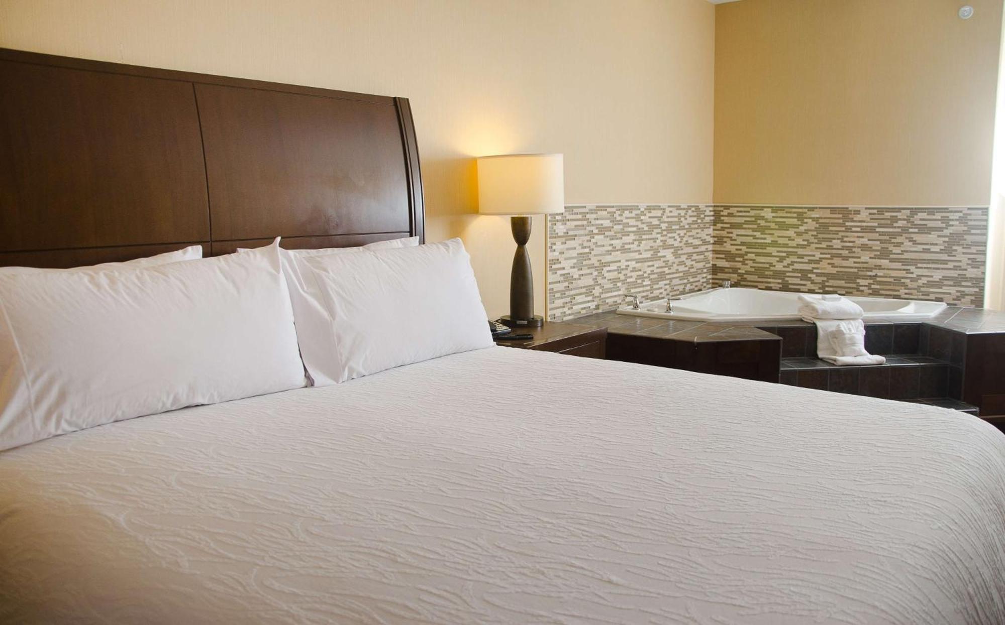 Hilton Garden Inn Γουοτερτάουν Εξωτερικό φωτογραφία